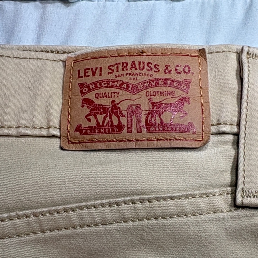 Levi's Women's 311 Shaping Skinny Capri Cropped Jeans - Picture 5 of 10